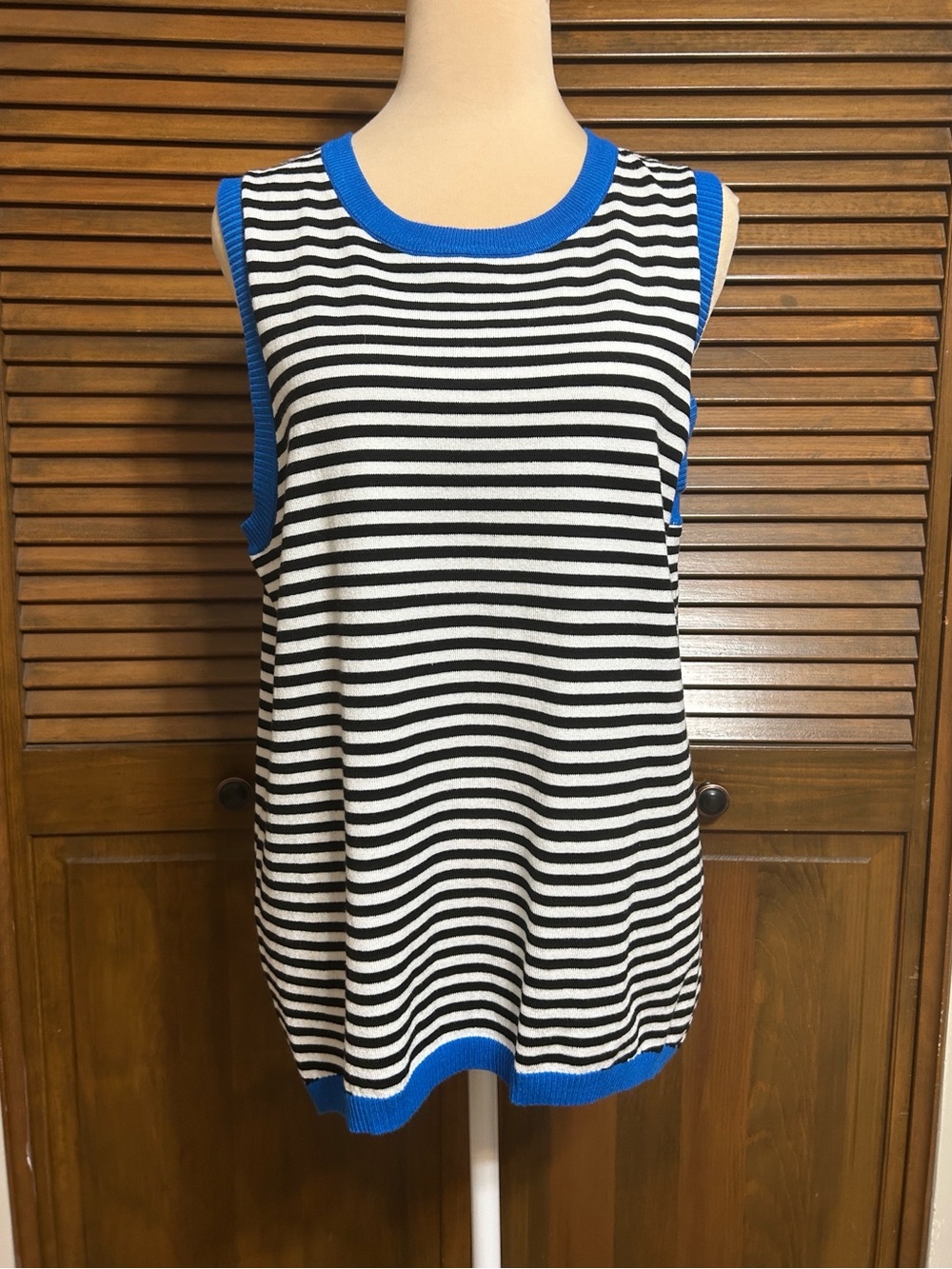 NWT Dokotoo Black & White Striped Knit Crew Neck Sleeveless Top Blue Trim Size M